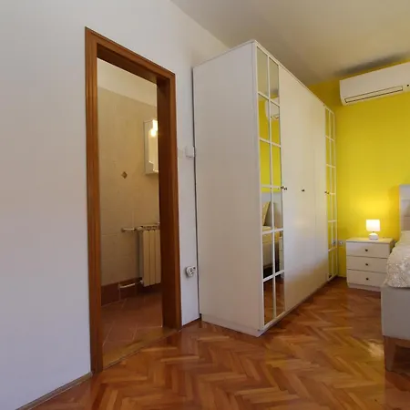 Folo Apartment *